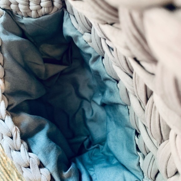 ✨🧶Chunky Knit Light Lavender Satchel w Fringe Tassel and Crossbody Gold Chain✨ - Picture 7 of 9